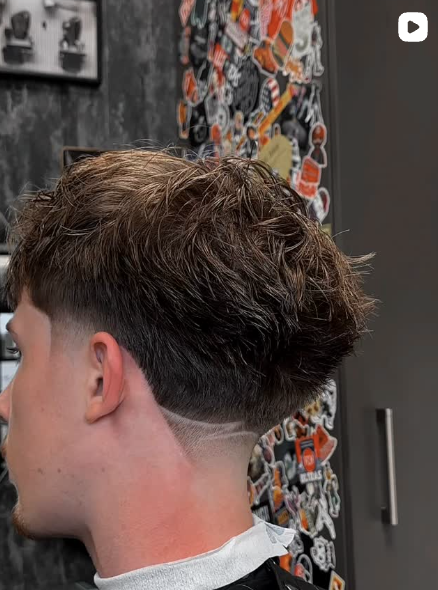 Textured Crop mit sauberem Low Taper Fade